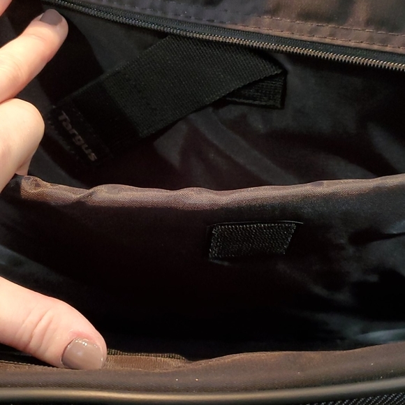 Targus Black Laptop Chromebook Double Case w Pockets and Shoulder Strap - Picture 3 of 6